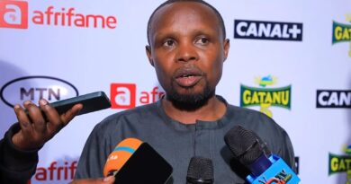 Papa Sava media interview with hundreds of microphones Oscar film Rwanda